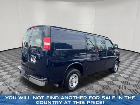 Used 2017 Chevrolet Express 3500 RWD image 5