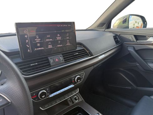 Used 2024 Audi Q5 e Premium Plus w/ Premium Plus Package image 12