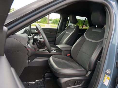 Used 2025 Ford Explorer ST AWD/4WD image 14