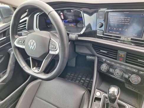 Used 2023 Volkswagen Jetta SE w/ Panoramic Sunroof Package FWD image 30