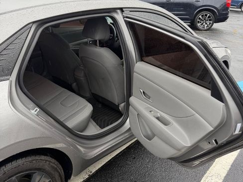 Used 2023 Hyundai Elantra SEL FWD image 21