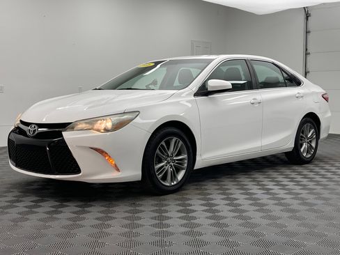 Used 2016 Toyota Camry SE FWD image 2
