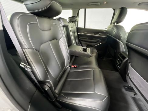 Used 2022 Jeep Grand Cherokee Limited image 27