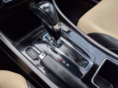 Used 2016 Honda Accord Touring image 12