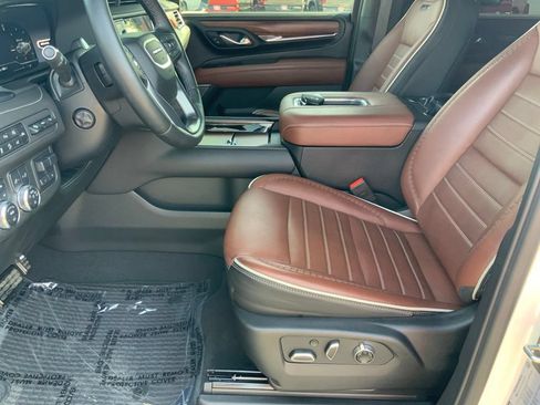 Used 2024 GMC Yukon XL Denali Ultimate AWD/4WD image 17