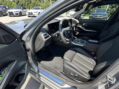 Used 2025 BMW 330i xDrive Sedan w/ Premium Package image 15