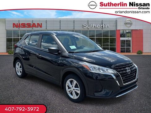 New 2025 Nissan Kicks Play S image 1