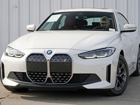 Used 2023 BMW i4 eDrive40 w/ Premium Package image 3