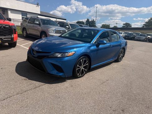 Used 2020 Toyota Camry SE w/ Audio Package AWD/4WD image 2