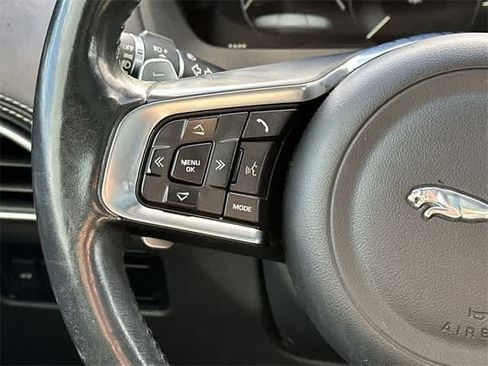 Used 2018 Jaguar F-PACE R-Sport image 8