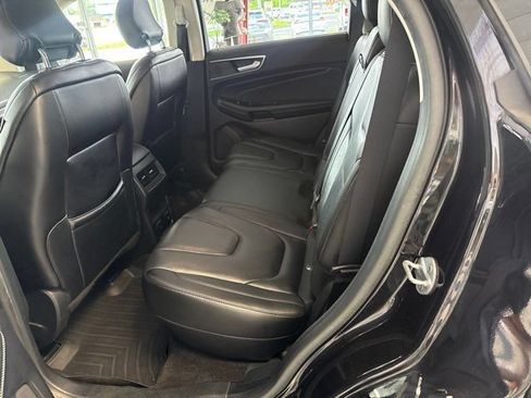 Used 2019 Ford Edge Titanium FWD image 16