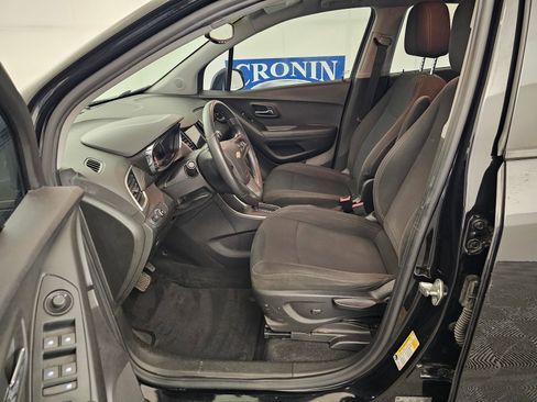 Used 2019 Chevrolet Trax LS w/ LPO, Protection Package FWD image 4