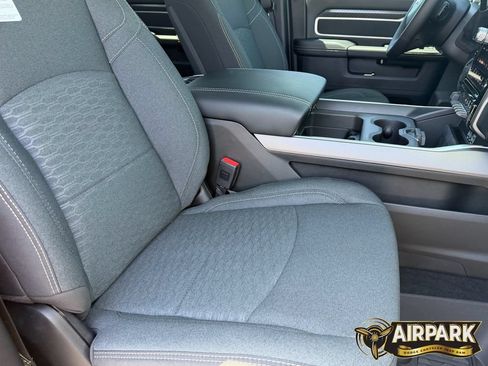 New 2026 RAM 2500 Big Horn AWD/4WD image 11