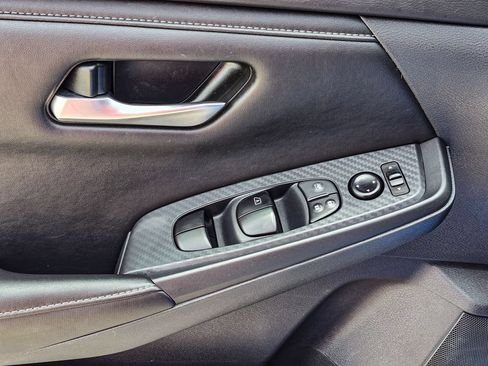 Used 2025 Nissan Sentra SV FWD image 12