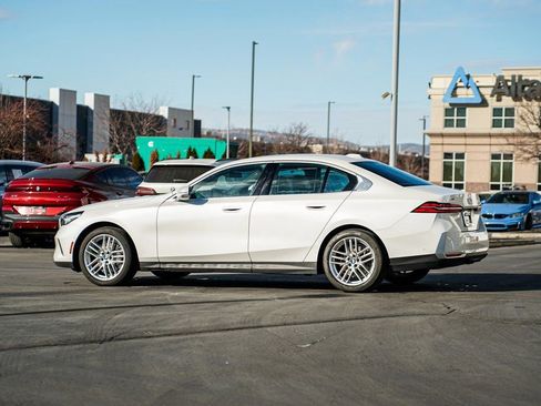 Used 2025 BMW 530i xDrive 530i xDrive w/ Premium Package image 7