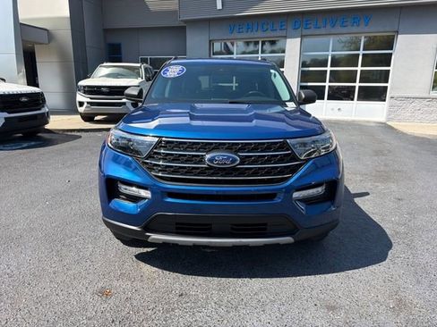 Used 2023 Ford Explorer XLT w/ Equipment Group 202A AWD/4WD image 2