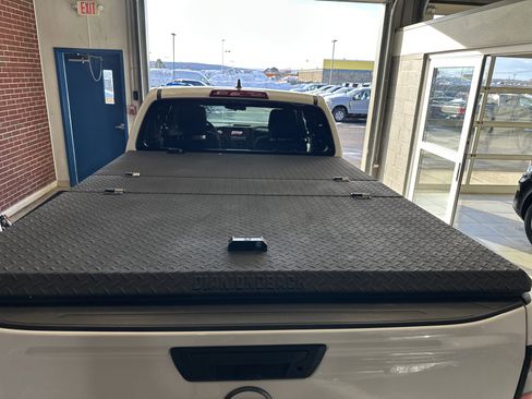 Used 2024 Nissan Frontier SV w/ Technology Package image 8