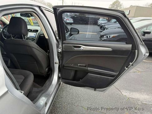 Used 2020 Ford Fusion SE image 12