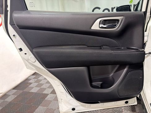 Used 2017 Nissan Pathfinder S AWD/4WD image 18
