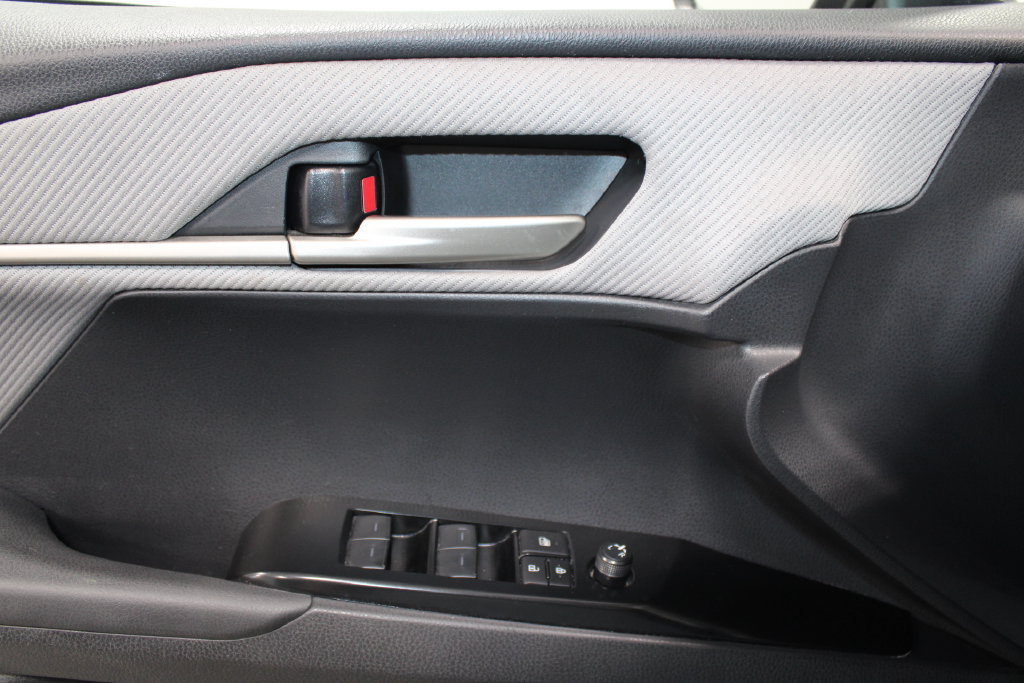 Used 2025 Toyota Camry SE FWD image 38