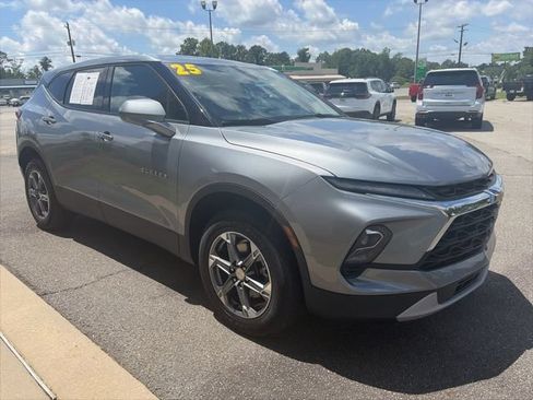 Used 2025 Chevrolet Blazer LT FWD image 5
