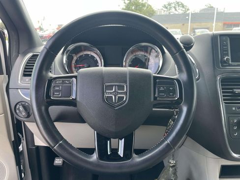 Used 2019 Dodge Grand Caravan SXT FWD image 30
