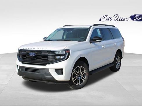 New 2026 Ford Expedition Active image 1