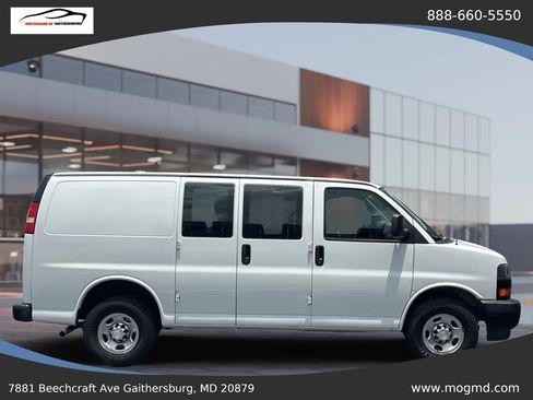 Used 2019 Chevrolet Express 2500 w/ Driver Convenience Package RWD image 7