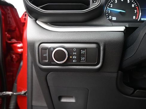 Used 2024 Ford Explorer XLT image 13