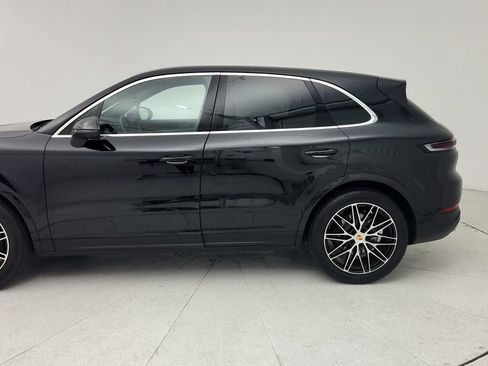 Used 2025 Porsche Cayenne AWD/4WD image 5