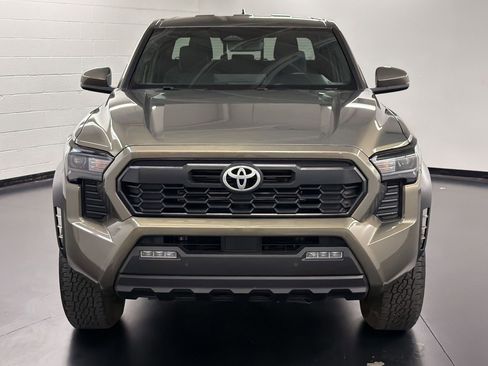 Used 2024 Toyota Tacoma TRD Off-Road w/ TRD Off Road Upgrade Package AWD/4WD image 6