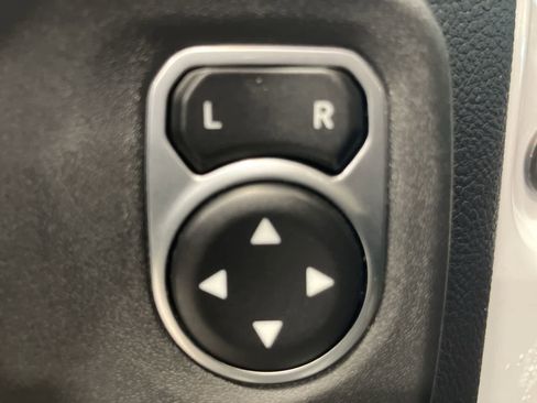 Used 2020 Jeep Wrangler Unlimited Sahara w/ Uconnect 4C Nav & Sound Group AWD/4WD image 12