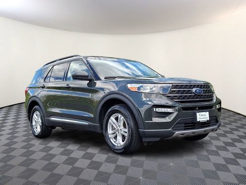 Certified 2022 Ford Explorer XLT w/ Equipment Group 202A AWD/4WD image 1