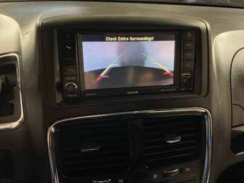 Used 2017 Dodge Grand Caravan SE FWD image 4