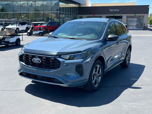 Used 2023 Ford Escape ST-Line AWD/4WD image 2
