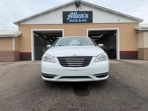 Used 2012 Chrysler 200 Limited FWD image 2