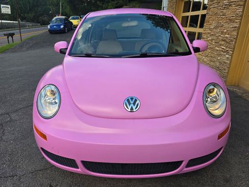 Used 2007 Volkswagen Beetle Coupe FWD image 2