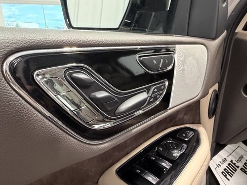 Used 2022 Lincoln Navigator L Reserve AWD/4WD image 40