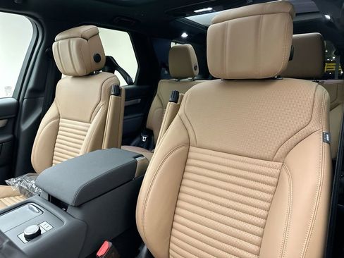 New 2026 Land Rover Discovery Limited Edition AWD/4WD image 18