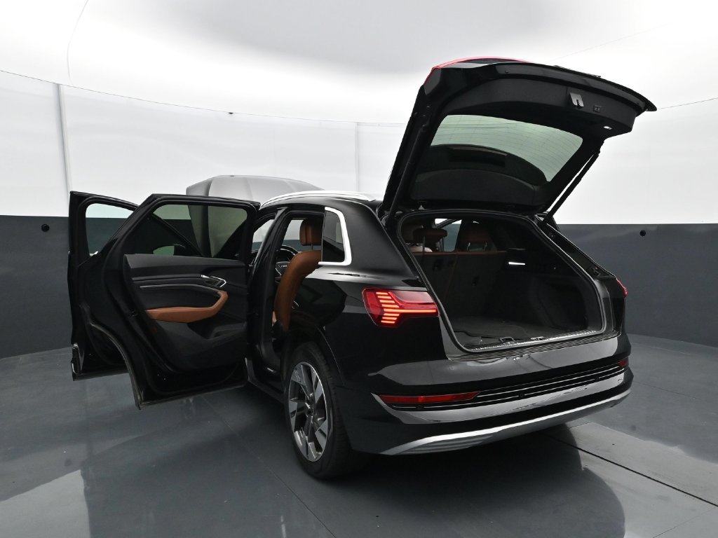 Used 2023 Audi e-tron Premium AWD/4WD image 32
