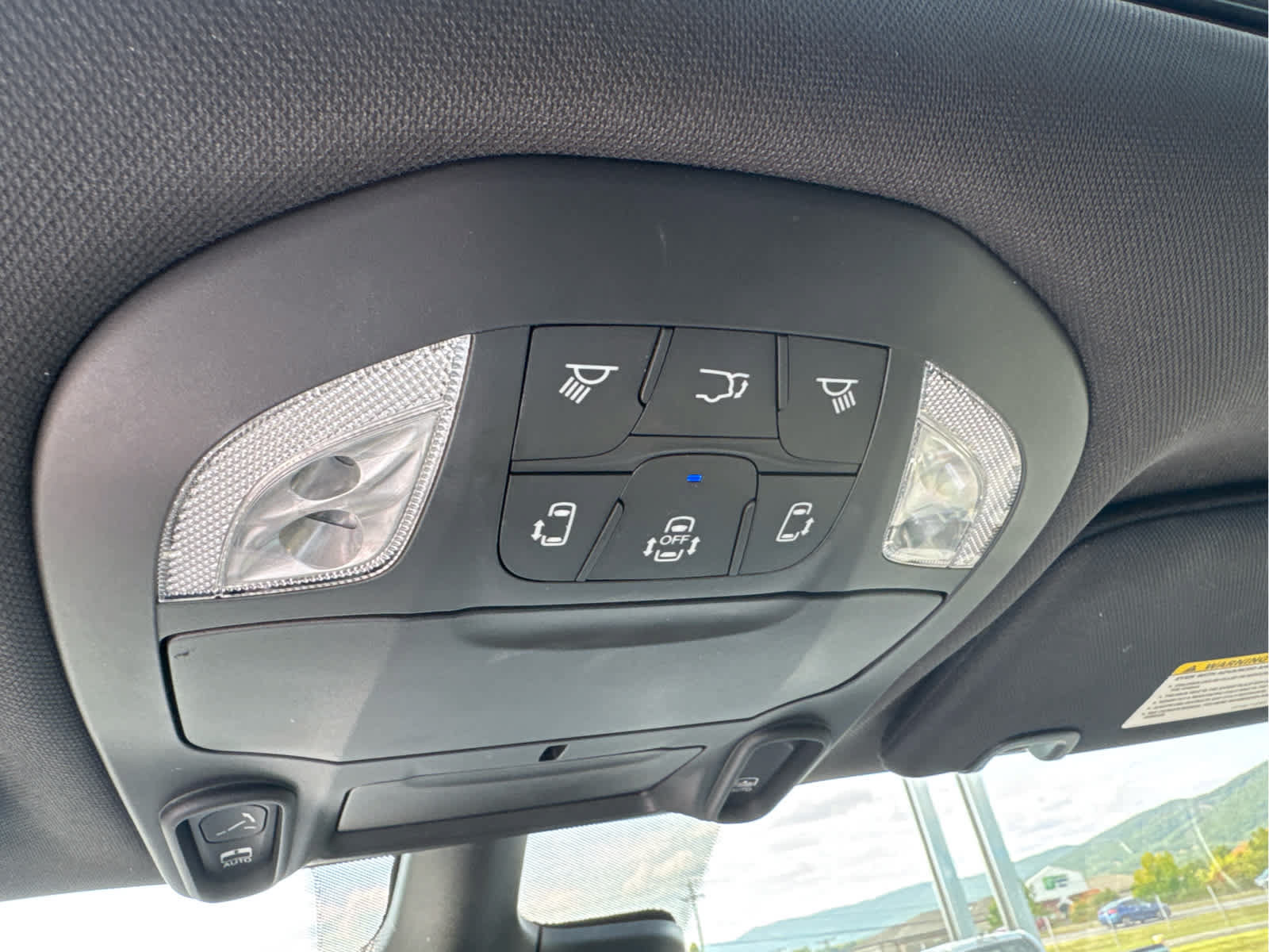 Used 2026 Chrysler Pacifica Limited w/ S Appearance Package FWD image 31
