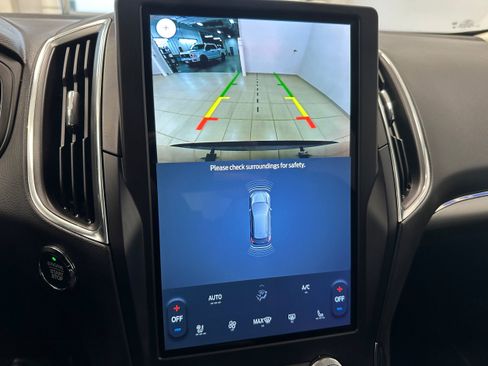 Used 2024 Ford Edge Titanium image 20