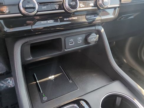 Used 2025 Honda Pilot Touring image 25