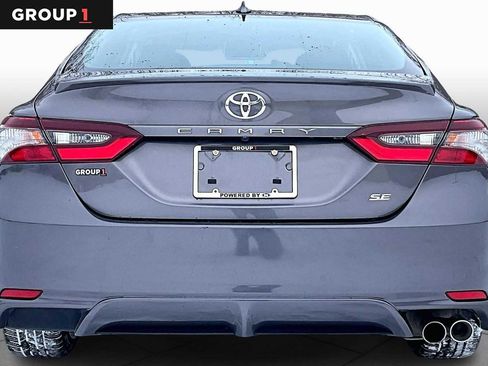 Used 2022 Toyota Camry SE image 5