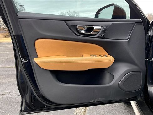 Used 2020 Volvo V60 T5 Cross Country w/ Protection Package Premier image 18