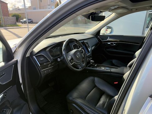 Used 2018 Volvo XC90 T6 Momentum w/ Convenience Package image 13
