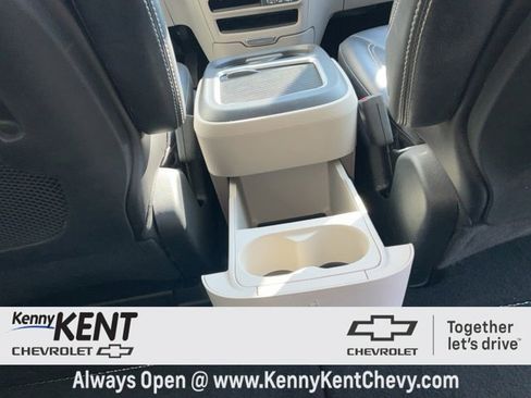 Used 2023 Chrysler Pacifica Touring-L image 13