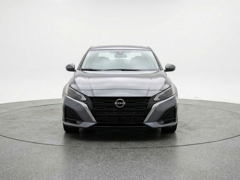 Used 2025 Nissan Altima 2.5 SV image 2