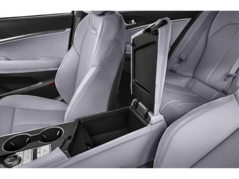 Used 2025 Genesis G70 2.5T image 38