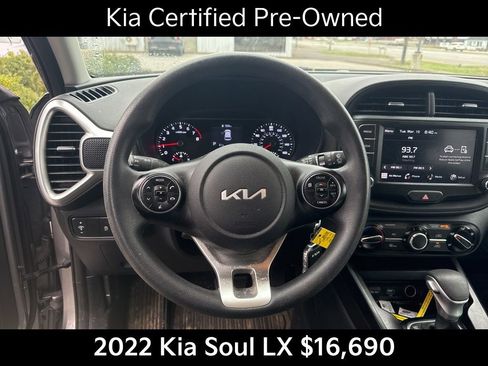 Certified 2022 Kia Soul LX image 11
